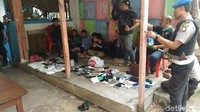 Kapolsek Cengkareng Kompol Agung Budilaksono mengatakan keenam rumah tersebut sudah disinyalir menjadi sarang narkoba. Rumah-rumah tersebut sudah diintai polisi kurang lebih 2 minggu lalu sebelum dilakukan penggerebekan.