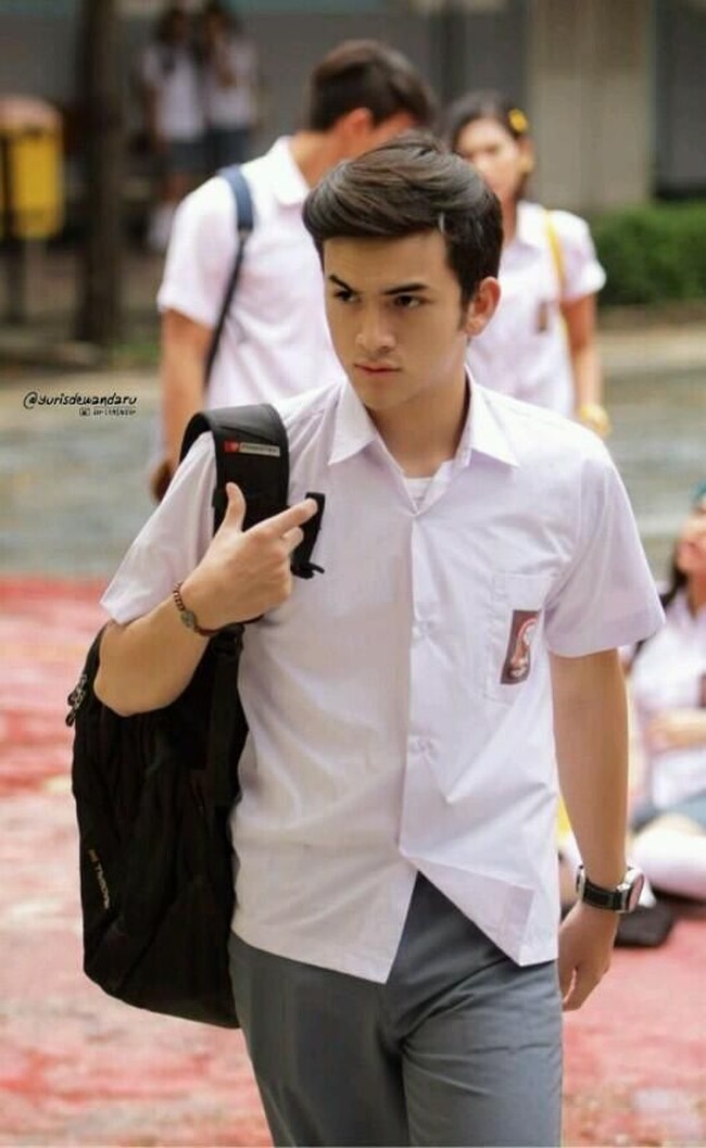 Rizky Nazar juga masih pantas pakai seragam SMA di sinetron Anak Sekolahan meski usianya sudah 21 tahun. Foto: Instagram