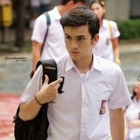 Rizky Nazar juga masih pantas pakai seragam SMA di sinetron Anak Sekolahan meski usianya sudah 21 tahun. Foto: Instagram