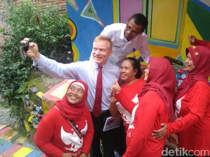 Kagumnya Dubes Uni Eropa saat Blusukan ke Kampung Pelangi Semarang