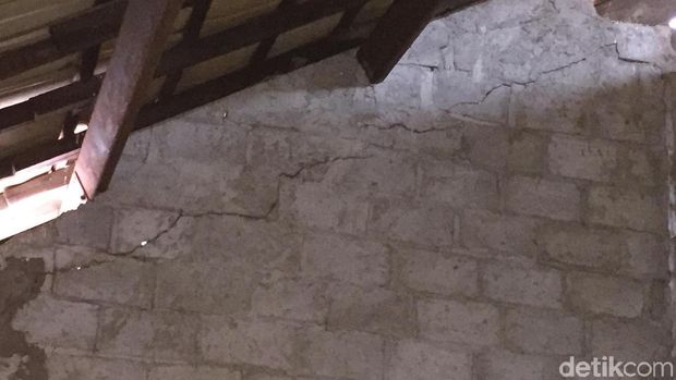 Penampakan Retakan di Rusun LH Bambu Cengkareng Akibat Gempa
