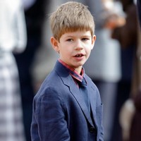 Cucu termuda Ratu Elizabeth adalah James yang merupakan adik dari Lady Louise. James kini berusia 10 tahun dan keturunan ke-10 yang bisa memimpin kerajaan Inggris. Foto: Getty Images