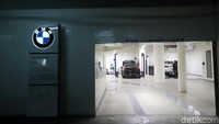 Terletak di jantung ibu kota, konsep diler ini dianggap akan memperkuat penawaran brand asal Jerman itu. Juga membedakan dengan produsen mobil lainnya di Indonesia.