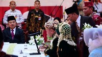 Pasangan Sugianto dan Yulistra Ivo menikah hari ini di Istana Isen Mulang, Palangkaraya.