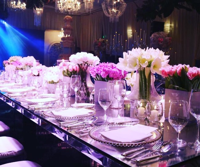 Tamu undangan yang hadir di pesta ulang tahun tersebut bisa menikmati lima hidangan termasuk seperti crab cake, bisque jamur liar, dan beef short rib. Foto: Instagram