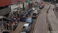 Begini kondisi di depan Stasiun Jatinegara, sekitar pukul 17.00 WIB, hari ini. Foto: Ibnu/detikcom