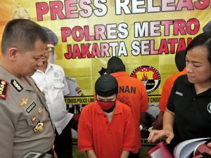 Polisi Tangkap Muncikari Prostitusi Online di Kalibata City