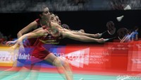 Aksi pebulutangkis Spanyol Carolina Marin saat bertanding dalam Indonesia Master 2018di Istora Senayan, Jakarta, Kamis (25/1/2018).