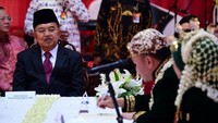 Momen akad nikah Sugianto dan Ivo. 