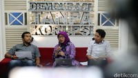 Koalisi yang terdiri dari lembaga non pemerintah Perludem, PBHI, ICW dan PuKAT UGM tersebut mendesak Ketua MK Arief Hidayat untuk mundur dari jabatannya karena sudah 2 kali melanggar kode etik. 