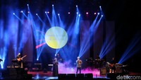 Sang legenda juga pernah bergabung di berbagai band, salah satunya Godbless dan Giant Step. Foto: Ismail / detikHOT