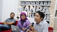 Hadir dalam acara tersebut Koordinator ICW, Adnan Topan Husodo, mantan anggota Bawaslu Wahidah Suaib dan peneliti Perludem, Usep Hasan Sadikin. 