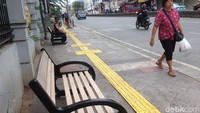 Trotoar di Jalan Jatinegara Barat ini, depan Rusun Jatinegara Barat, bersih. Foto diambil hari ini, sekitar pukul 15.00 WIB. Foto: Ibnu/detikcom