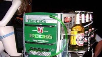 Jadi tempat botol-botol minuman. (Foto: Internet)