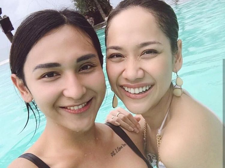 Renang Hingga Pole Dance, Ini Olahraganya Artis Transgender Dena Rachman