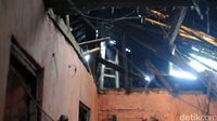 Pengap, Begini Penampakan Rumah Mirip Benteng yang Ditinggali Esih