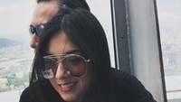 Ia menaklukkan hati Juna yang kayaknya sudah lama sendiri. Foto: Instagram/atriesangel