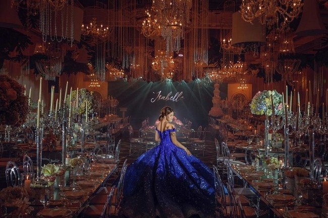 Pesta ulang tahun Isabelle yang diadakan di ballroom Peninsula Manila di kota Makati ini diorganisir oleh Rita Neri Events Planning dan membutuhkan biaya Rp 50 sampai Rp 65 juta. Foto: Instagram