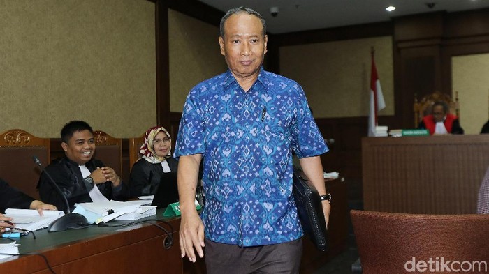 Hakim: Di Sini Siapa yang Kakaknya Terima Duit dari Andi Narogong?