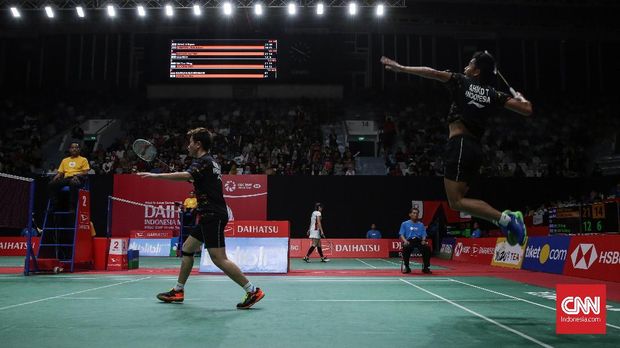 Tontowi Ahmad/Liliyana Natsir lolos ke perempat final dengan permainan dua game langsung.