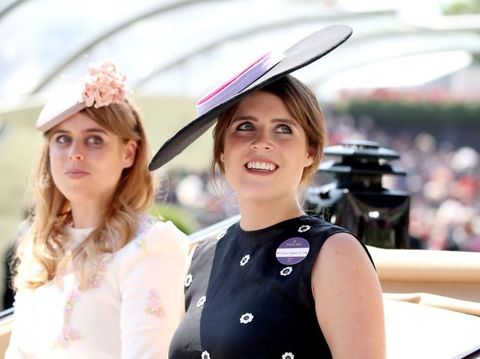 Keluarga Kerajaan Inggris Punya Grup WhatsApp, Ngomongin Apa Saja Ya?