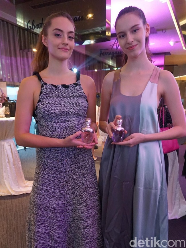 Menawarkan aroma manis nan elegan dari perpaduan blackcurrent dan rosemary, Amo Ferragamo ditujukan bagi perempuan yang feminin namun tetap tangguh dan berani. Foto: Daniel/Wolipop