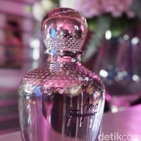 “Berbeda dari pendahulunya, Signorina, parfum ini untuk perempuan yang lebih muda dan berani tampil beda tanpa meninggalkan sisi kelembutannya,” ujar Charles Augier de Crèmiers, Regional Manager Parfums Salvatore Ferragamo untuk Asia Tenggara dan India.  Foto: Daniel/Wolipop