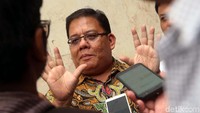 Kami menerima pengaduan dari masyarakat bernama Muhamad Lestaluhu yang mengalami--dugaannya perbuatan maladministrasi, perbuatan tidak profesional dari kepolisian-- terkait pemeriksaan terhadap dirinya, ujar Komisioner Ombudsman Adrianus Meliala kepada wartawan di Mapolda Metro Jaya, Jakarta, Kamis (25/1/2018).