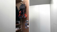 Perabotan tersebut bisa dilipat ke dalam dinding sehingga memberikan efisiensi ruangan. Ini adalah lemari yang digunakan sebagai tempat penyimpanan. Inhabitat/Istimewa.