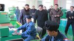 Foto: Gaya Kim Jong Un Saat Kunjungi Pabrik Obat di Pyongyang