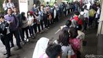 Penampakan Ribuan Pencari Kerja di Akhir Bulan