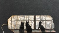Kantung teh yang berbentuk panjang ini juga dilukiskan gambar tiga ekor kucing hitam yang sedang memandang salju dari dalam jendela. Foto: Istimewa