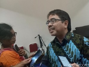 Penjelasan Ade Armando soal Azan Tidak Suci