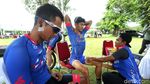 Melihat Aktivitas Pebalap Tour de Indonesia Sebelum Balapan