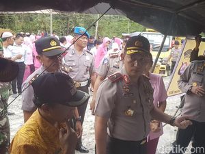 Polda Banten Salurkan Bantuan ke Korban Gempa di Lebakgedong
