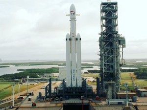 SpaceX Membuka Jalan untuk Terbang ke Bulan