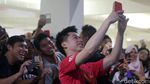 Kevin Berswafoto Bareng Fans