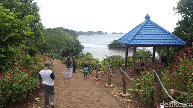 Ini Pantai Indah dan Menarik di Jalur Malang Selatan