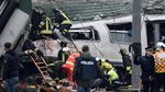 Penampakan Kereta yang Tergelincir di Pinggiran Milan