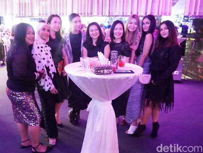 Pesta peluncuran Amo Ferragamo digelar pada Rabu (24/1/2018) di 1-Altitude yang berada di lantai 65 Gedung 1 Raffles Place, Singapura. Selain media, pesta ini turut dihadiri oleh influencers, mitra bisnis Ferragamo dari sejumlah negara Asia Tenggara. Foto: Daniel/Wolipop