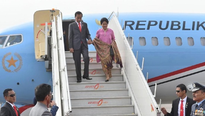 Gandengan Erat Jokowi-Iriana di India