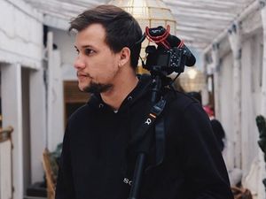 Beredar Foto Stuart Collin Bareng Cewek Seksi, Pacaran?