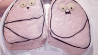 Tampak juga paru-paru. Kue ini justru dibuat menjadi lucu dengan sepasang mata. Foto: Instagram