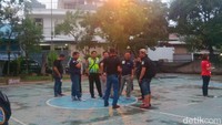 Polisi menemukan 2 gram sabu dari penggeledahan di Kompleks Permata, Kelurahan Kedaung Kaliangke, Cengkareng, Jakarta Barat, itu (Foto: Dok. detikcom)