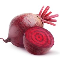 Pada 1940, pendistribusian lipstik sangat dibatasi akibat perang sehingga sulit dibeli. Jadi para wanita di masa itu memanfaatkan bahan alami untuk membuat bibirnya merah, salah satunya dengan buah bit. Foto: Thinkstock