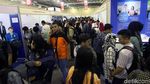 Penampakan Ribuan Pencari Kerja di Akhir Bulan