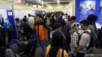 Bursa kerja ini diikuti 200 perusahaan dengan berbagai bidang baik itu BUMN maupun swasta.