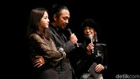 Inggrid Widjanarko menjadi host di acara tersebut.