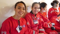 Saat itu detikTravel melihat langsung sesi fire fighting simulation, di mana para awak kabin berlatih, memperagakan bagaimana cara memadamkan api jika terjadi kebakaran di kabin (Kurnia/detikTravel)