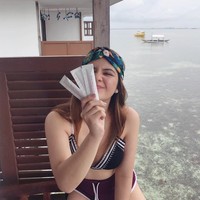 Ketika Isabelle mengenakan bikini two pieces saat berada di Nalusuan Island. Foto: Instagram